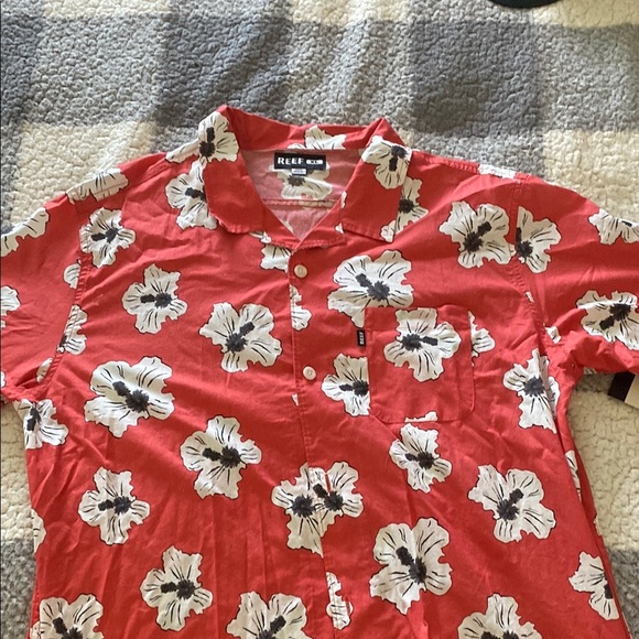 Reef Red and White Casual Button Down Shirt - Picture 1 of 4